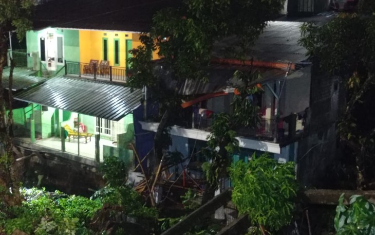 Kondisi Longsor di Jalan Raya Tajur, Kecamatan Bogor Selatan, Kota Bogor, Jawa Barat pada Sabtu (4/11). Sumber Foto : TRC-PB BPBD Kota Bogor