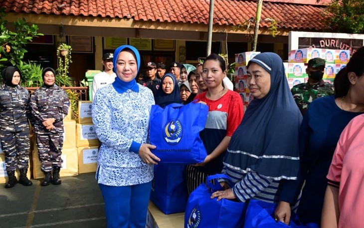 Jalasenastri saat Laksanakan Bakti Sosial Peduli Korban Kebakaran Tambora
