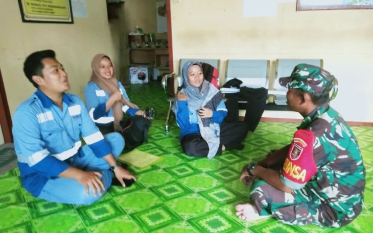 Babinsa Muara Kaman Jalin Komsos Dengan Warganya