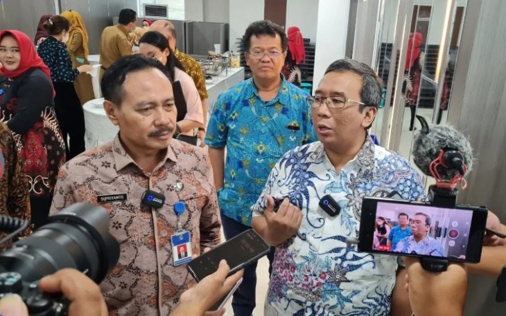 Direktur Jenderal Pelayanan Kesehatan Kemenkes RI, dr. Azhar Jaya usai menggelar pertemuan dengan 36 direktur RS vertikal dari pusat maupun berbagai provinsi di RSUD dr. Iskak Tulungagung.