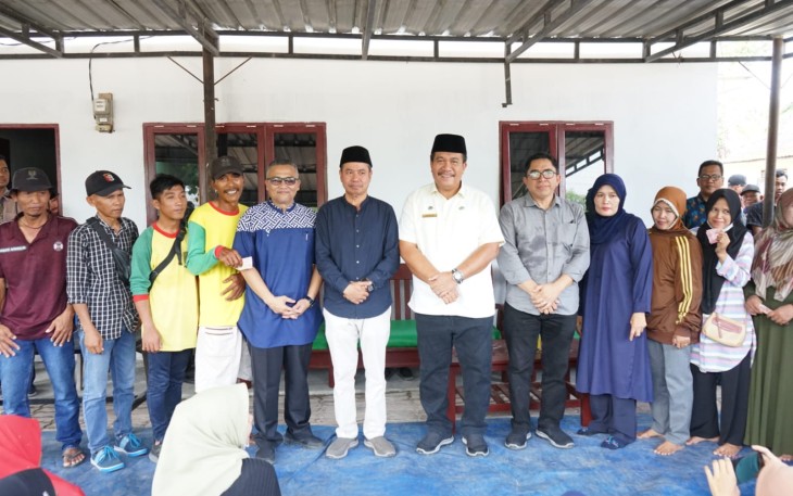 Wakil Bupati Asahan dan Baznas Salurkan Bantuan Kepada Petugas DLH