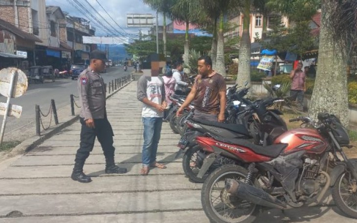 Salah seorang terduga Pelaku pungli saat diamankan Polsek Sipirok