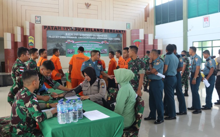 Batalyon Komposit l/Gardapati Adakan Donor Darah dan Pembersihan TMP 