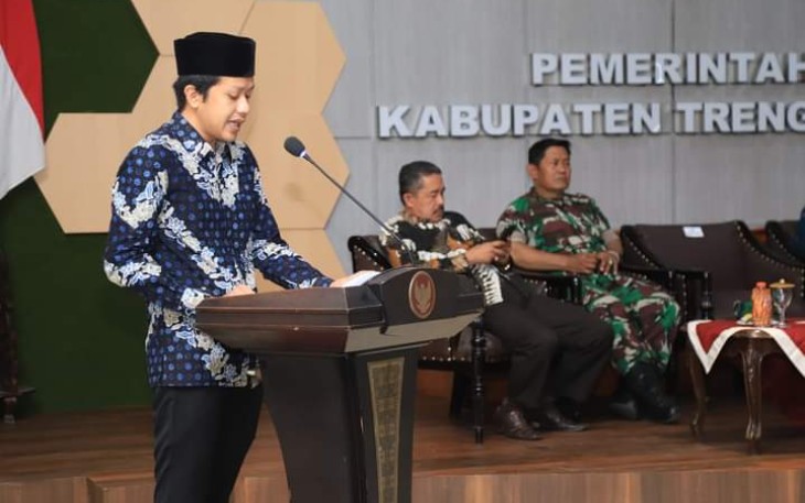 Wakil Bupati Trenggalek, Syah Muhamad Natanegara, saat mengukuhkan Pengurus Dewan Pendidikan Kabupaten Trenggalek, masa bakti Tahun 2020 - 2025, di Gedung Bawarasa, Kabupaten Trenggalek, Kamis (9/11/2023).