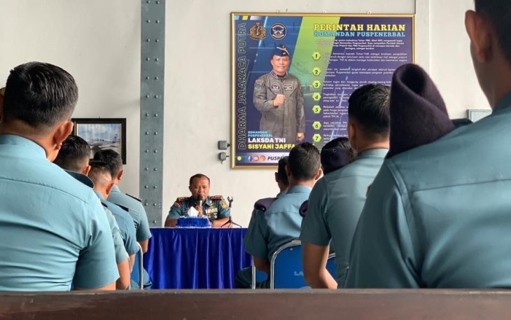 Makan Siang Bersama Sarana Tingkatkan Kedekatan Komandan dengan Anak Buah