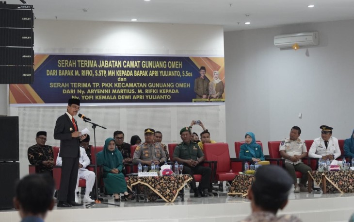 Bupati Limapuluh Kota, Safaruddin saat menyampaikan sambutannya pada sertijab camat.