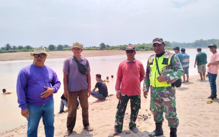 Babinsa Koramil 05/Sambaliung Kodim 0902/Berau (Bru), Serma Agus Tinus Kadu Rohman saat di TKP.