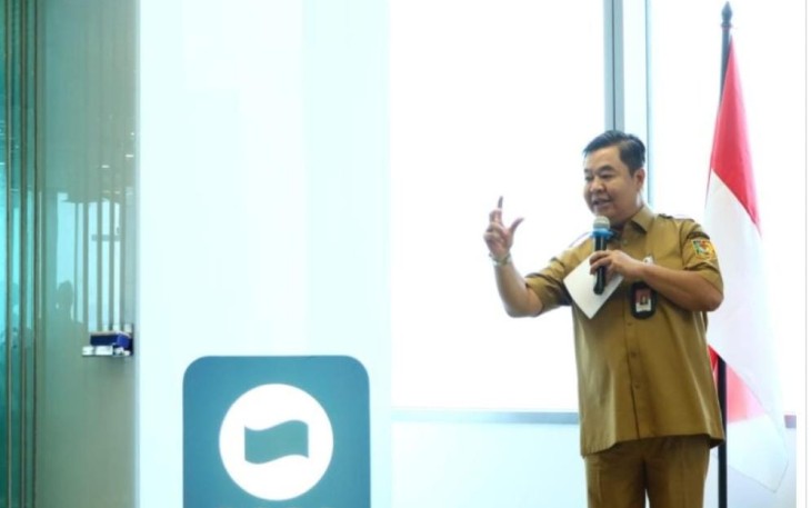 Dirjen Dukcapil Teguh Setyabudi di kantor DANA Capital Place Lt. 18, Jl. Gatot Subroto, Jakarta Selatan, Senin (6/11/2023). (Foto: Dukcapil/Lukman) 