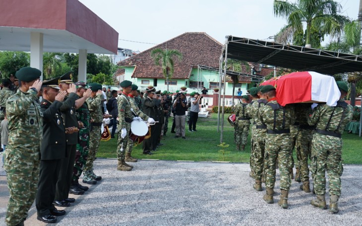 Danrem 081/DSJ Hadiri Pemakanan Kopda Anumerta Dwi Bekti