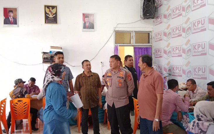 Kabag Ops Polres Aceh Timur saat Pantau Kegiatan Seleksi Wawancara Calon Anggota PPS