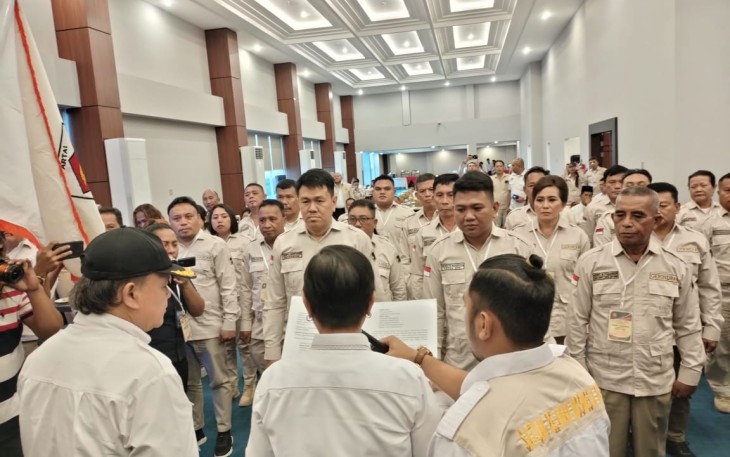 Ketua DPD Partai Gerindra Sulut saat mengambil sumpah Jajaran pengurus DPC Partai Gerindra Kota Bitung
