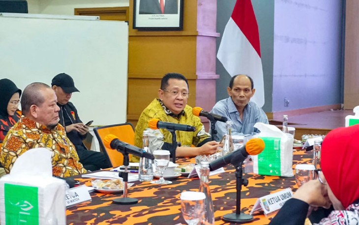 Bamsoet saat mengikuti Rapat Koordinasi Pemuda Pancasila, Forum Komunikasi Putra Putri Purnawirawan dan Putra Putri TNI-Polri (FKPPI), Pemuda Panca Marga, UI Watch dengan Ketua MPR RI dan Ketua DPD RI di Jakarta, Kamis malam (26/10/23).