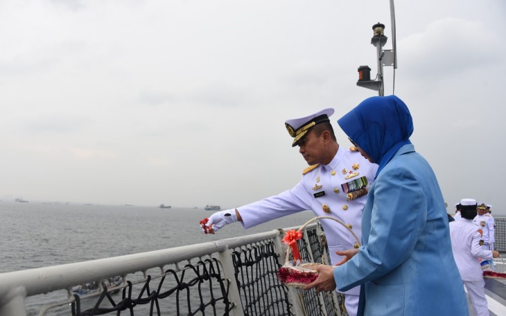 Komando Armada RI Gelar Upacara Tabur Bunga 