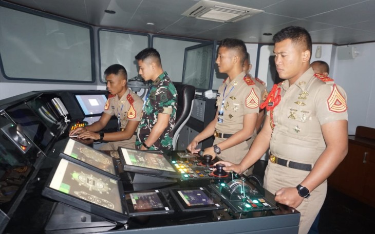 Taruna AAL Korps Pelaut Latihan Blind Pilotage di Bridge Simulator Andromeda AAL