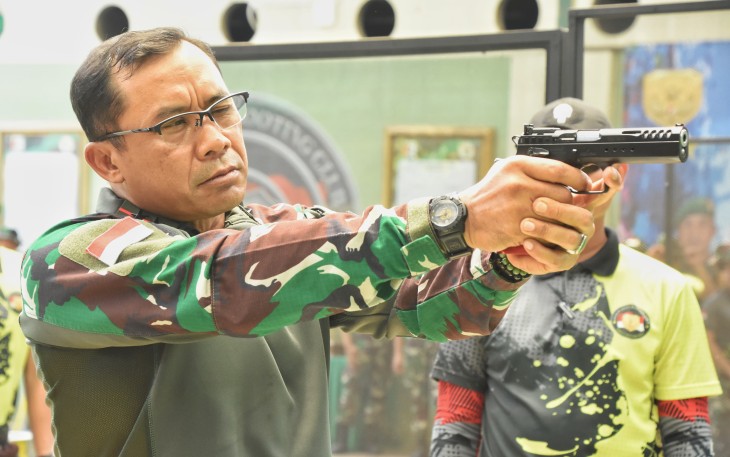HUT ke-74 Kodam Jaya/Jayakarta berbagai kegiatan dilakukan, salah satunya menggelar lomba tembak pistol Eksibisi Eksekutif dan Falling Plate, bagi Prajurit, Forkopimda dan Mitra Kodam Jaya, bertempat di lapangan tembak Falatehan Kodam Jaya. Selasa (12/12/2023)