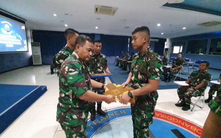 Puslatlekdalsen Kodiklatal Tutup Kursus Operator Pusat Informasi Tempur