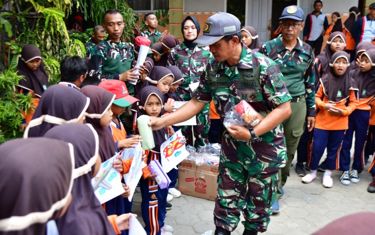 Safari Mobil Pintar Rumpin Juanda Cendekia Puspenerbal Sambangi Sekolah di Malang