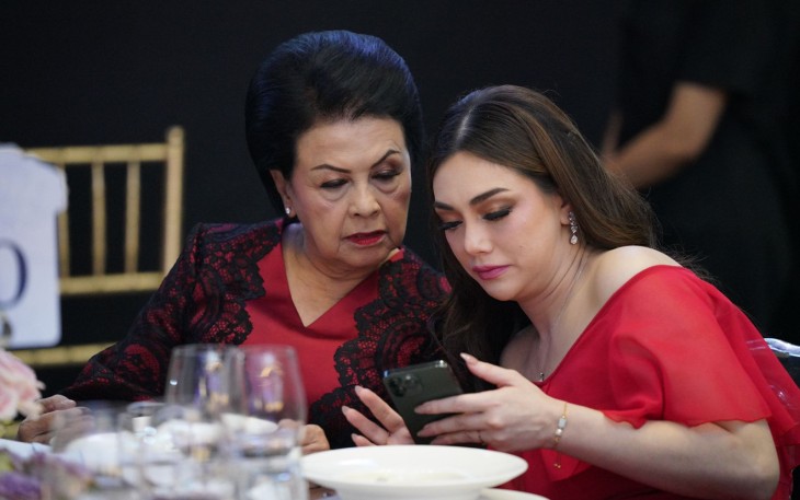 Kedekatan antara istri Jaksa Agung dan Celine Evangelista.
