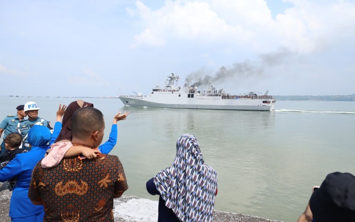 Pelepasan para prajurit TNI Angkatan Laut (TNI AL) yang akan terlibat dalam Satgas Maritime Task Force (MTF) TNI Konga XXVIII-O UNIFIL/Lebanon bertempat di Dermaga Madura, Koarmada II, Ujung Surabaya, Jawa Timur, Rabu (06/12).