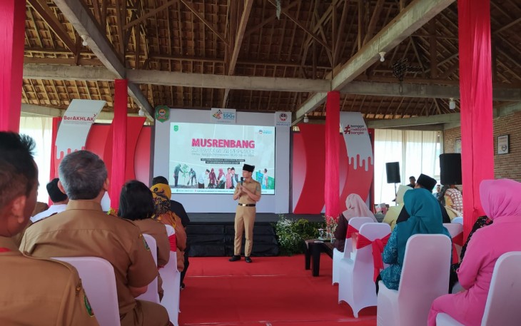 Bupati Trenggalek, Mochamad Nur Arifin, saat paparan Musrenbang Tahun 2023, dalam rangka penyusunan rencana kerja pembangunan daerah (RKPD) Tahun 2024, di Kampoeng MTS Agrowisata, Desa Karanganom Kecamatan Durenan, Kabupaten Trenggalek, Selasa (14/3/2023) (Foto Hardi Rangga klikwarta.com).