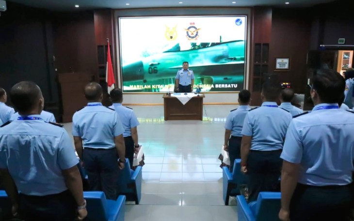 Workshop Flying Display Director