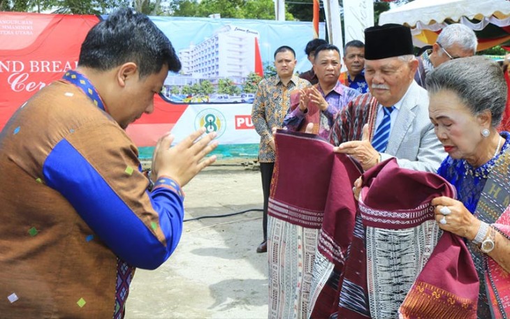 Bupati Samosir saat Tandatangani Prasasti Ground Breaking Pembangunan Labersa Hotel