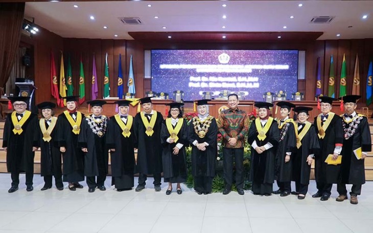 Bamsoet saat menghadiri pengukuhan Sinta Dewi sebagai Profesor/Guru Besar Bidang Ilmu Hukum Siber FH UNPAD, di Graha Sanusi Hardjadinata, Bandung, Selasa (26/9/23).