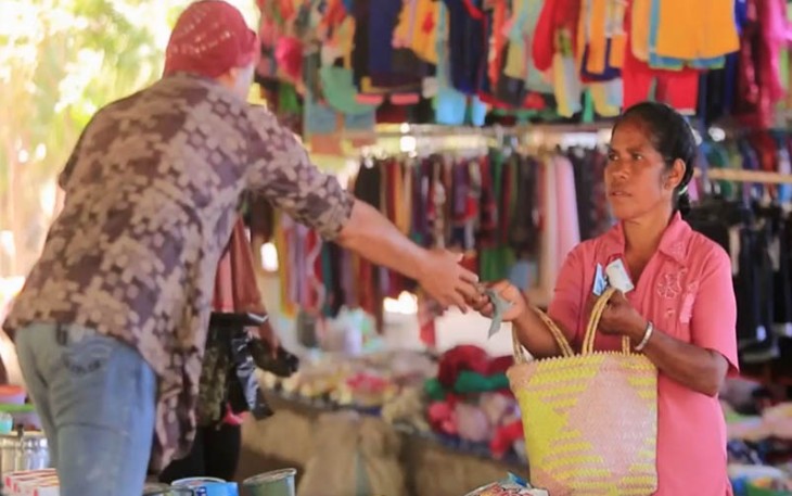 Budaya Barter di pasar Labala (Youtube: NegeriPaus)