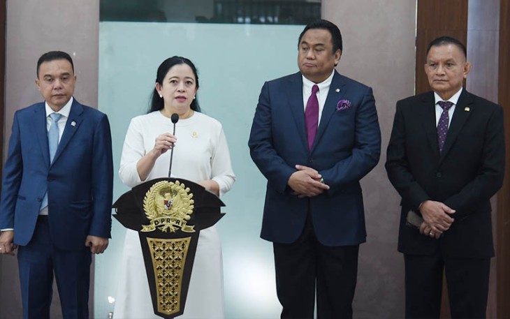 Ketua DPR RI Puan Maharani usai memimpin Rapat Paripurna pembukaan masa sidang DPR II Tahun 2023-2024 di Gedung DPR, Kompleks Parlemen, Senayan, Jakarta, Selasa (31/10/2023).