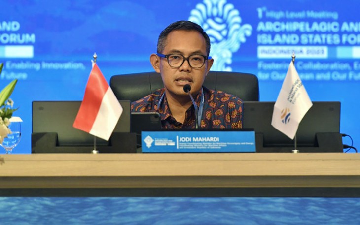 Deputi Bidang Koordinasi Kedaulatan Maritim dan Energi Kementerian Koordinator Bidang Kemaritiman dan Investasi (Kemenko Marves) Jodi Mahardi, saat menggelar konferensi pers di Media Center KTT AIS Forum Bali Nusa Dua Convention Center (BNDCC) 1 Bali, Senin (9/10/20230).