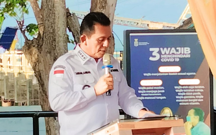 Gubernur Ansar saat Lepas Pelayaran Perdana KMP Bahtera Nusantara 03