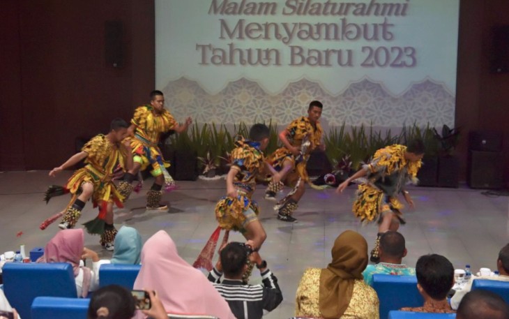 Pentas seni tari sambut malam pergantian tahun dan silaturahmi di Muspusdirla Yogyakarta 