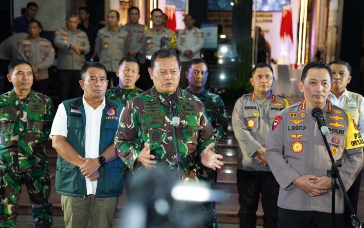 Panglima TNI Laksamana Yudo Margono saat konferensi pers malam tahun baru 