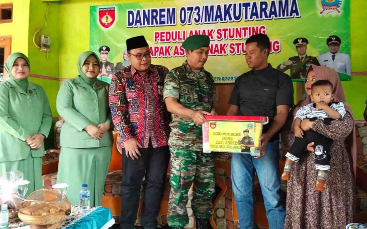 Santunan kepada anak stunting di wilayah Rembang 