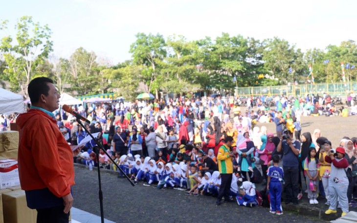 Gubernur Ansar saat Lepas Peserta Jalan Santai Kerukunan Umat Beragama