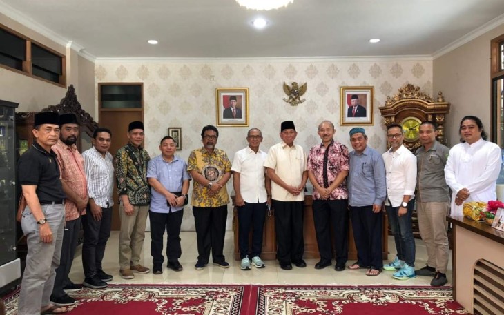 Dokumentasi: Foto bersama pimpinan Universitas Pertamina dan para pengurus LMAR.