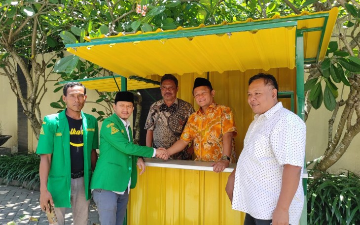PAC ANSOR di Kabupaten Kediri saat Diberi Gerobak UMKM oleh Sarmuji