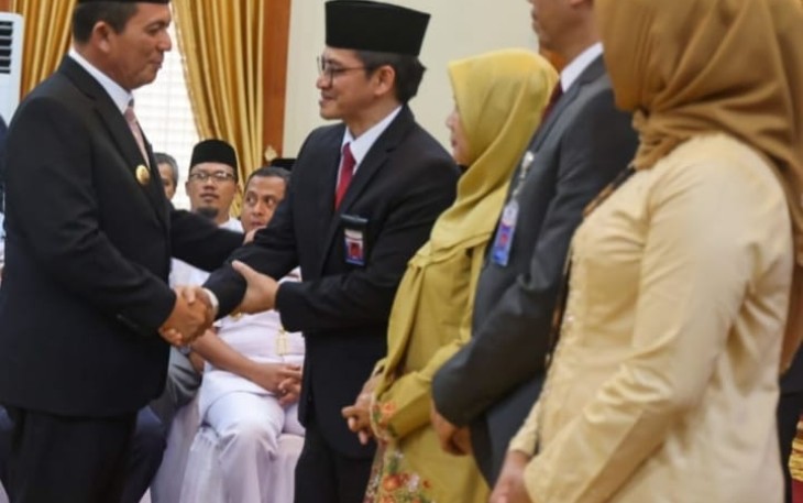 Gubernur Ansar saat Kukuhkan Mardiyanto Arif Rakhmadi sebagai Kepala Perwakilan BPKP Kepri