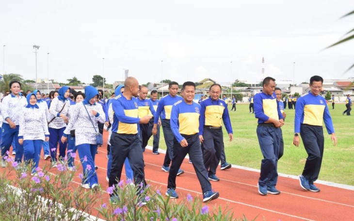 Olahraga bersama prajurit Kolinlamil Jakarta, Selasa (10/1)