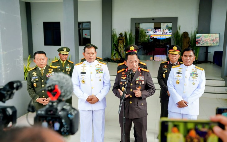 Kapolri Jenderal Listyo Sigit Prabowo saat memberikan keterangan pers, Rabu (11/1)