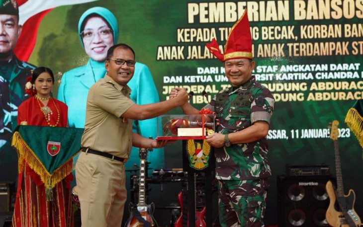 Kasad Jenderal TNI Dudung Abdurachman bersama Walikota Makassar H Mohammad Ramadhan Pomanto 