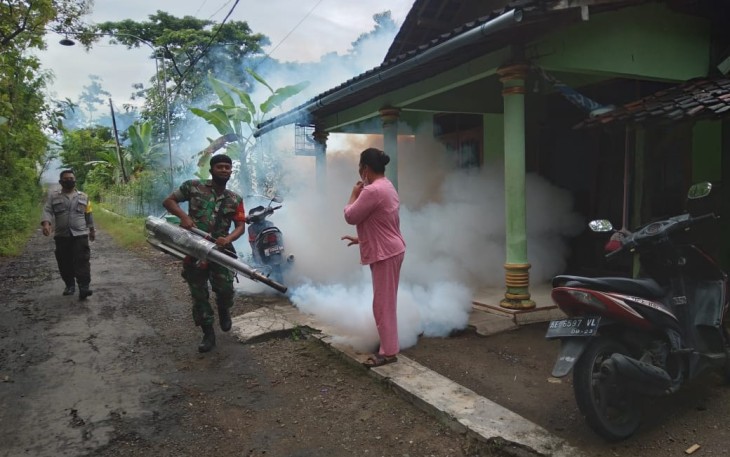 Fogging di wilayah desa binaan 
