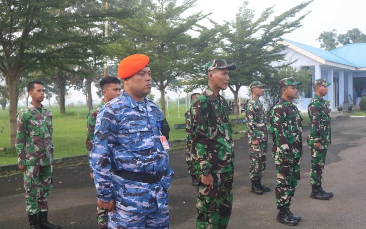 Upacara bendera di Lanud Sugiri Sukani Majalengka, Senin (9/1)