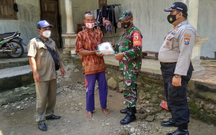 Salurkan bantuan sembako warga binaan 