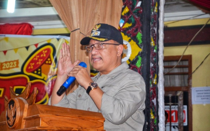 Wakil Bupati Agam, Irwan Fikri saat membuka Festival Seni Tradisi ke II Nagari Koto Gadang, Kecamatan Tanjung Raya.