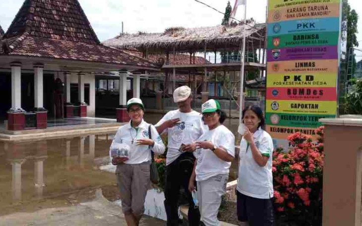 Bntuan obat obatan dari eco enzyme untuk warga terdampak banjir