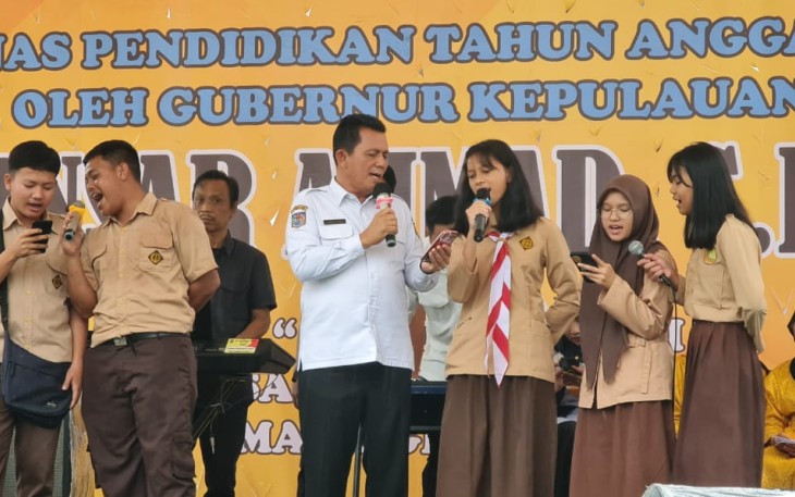 Gubernur Ansar Ahmad saat Kunjungi SMAN 8 Batam