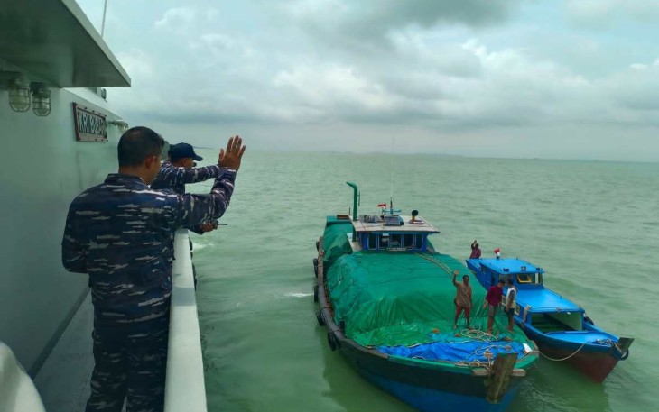 Penyelamatan KM Nuraini Jaya 01 