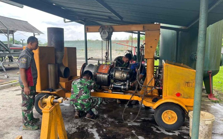 Personel Depohar 30 Malang saat Modifikasi APU Pesawat Boeing 737 