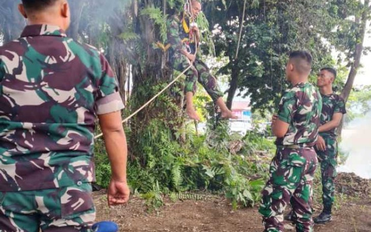 Latihan SAR Prajurit Lanud Sutan Sjahrir 